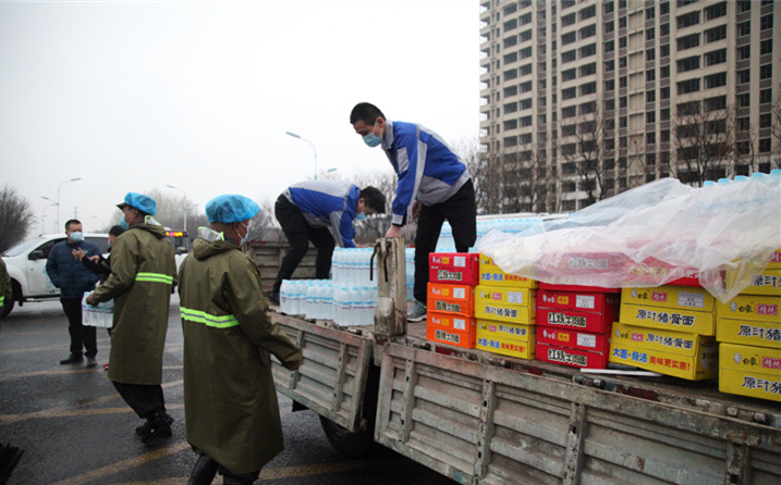 2月25日，山東金格瑞機械有限公司派代表來到齊魯師范學院捐贈防疫物資，保障校園防疫物品備足備齊，助力學校的疫情防控工作。