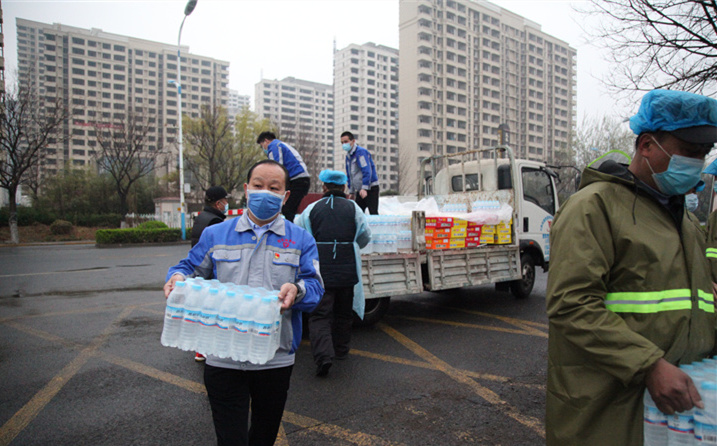 2月25日，山東金格瑞機械有限公司派代表來到齊魯師范學院捐贈防疫物資，保障校園防疫物品備足備齊，助力學校的疫情防控工作。