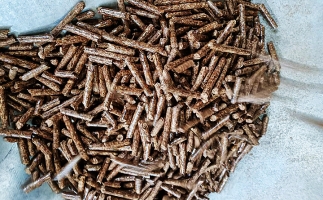 秋季到來，儲(chǔ)存鋸末顆粒機(jī)生物質(zhì)顆粒的正確方式